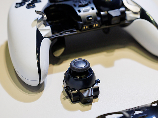 画像ギャラリー No.012のサムネイル画像 / PS5用新型コントローラ「DualSense Edge」試用レポート。繊細な操作を求める競技志向ゲーマーも,“誤爆”が多いうっかりやさんも長く使える