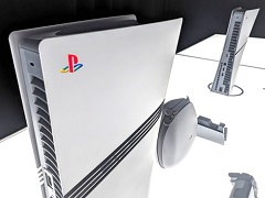 SIEがアナウンスしたばかりの「PlayStation 30周年アニバーサリー コレクション」，表面処理はやっぱり何かが違う