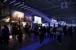 画像ギャラリー No.022のサムネイル画像 / PlayStation 5 Proの実機がブースで公開。「FFVII REBIRTH」の試遊では，専用のグラフィックスモードに対応［TGS2024］