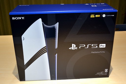 画像ギャラリー No.001のサムネイル画像 / 「PlayStation 5 Pro」開封の儀。ちょっと縦に長くなった新たなPS5は，フット付属で横置きがデフォルト
