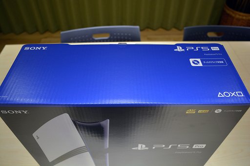 画像ギャラリー No.002のサムネイル画像 / 「PlayStation 5 Pro」開封の儀。ちょっと縦に長くなった新たなPS5は，フット付属で横置きがデフォルト