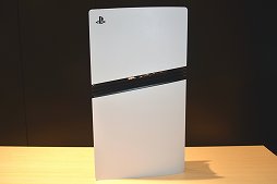 画像ギャラリー No.011のサムネイル画像 / 「PlayStation 5 Pro」開封の儀。ちょっと縦に長くなった新たなPS5は，フット付属で横置きがデフォルト