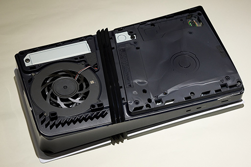 画像ギャラリー No.004のサムネイル画像 / 「PlayStation 5 Pro」分解レポート。最新APUを搭載する高性能モデルの内部構造を明らかにしよう