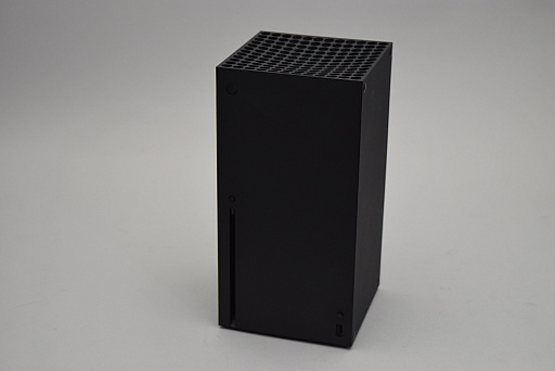 画像ギャラリー No.004のサムネイル画像 / Xbox Series Xが編集部にやってきたのでファーストインプレッションをお届け。クイックレジューム機能が思いのほか快適