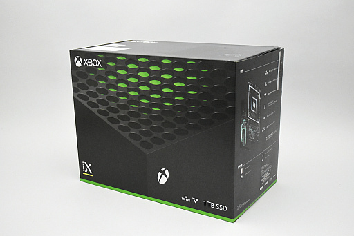 画像ギャラリー No.001のサムネイル画像 / 「Xbox Series X」と「Xbox Series S」を開封してみた。本体デザインと同様に収納方法もシンプルでスッキリ