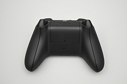画像ギャラリー No.014のサムネイル画像 / 「Xbox Series X」と「Xbox Series S」を開封してみた。本体デザインと同様に収納方法もシンプルでスッキリ