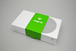 画像ギャラリー No.024のサムネイル画像 / 「Xbox Series X」と「Xbox Series S」を開封してみた。本体デザインと同様に収納方法もシンプルでスッキリ