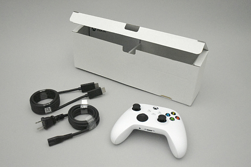 画像ギャラリー No.029のサムネイル画像 / 「Xbox Series X」と「Xbox Series S」を開封してみた。本体デザインと同様に収納方法もシンプルでスッキリ