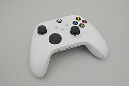 画像ギャラリー No.030のサムネイル画像 / 「Xbox Series X」と「Xbox Series S」を開封してみた。本体デザインと同様に収納方法もシンプルでスッキリ