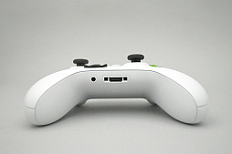 画像ギャラリー No.031のサムネイル画像 / 「Xbox Series X」と「Xbox Series S」を開封してみた。本体デザインと同様に収納方法もシンプルでスッキリ