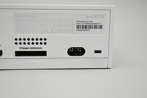 画像ギャラリー No.034のサムネイル画像 / 「Xbox Series X」と「Xbox Series S」を開封してみた。本体デザインと同様に収納方法もシンプルでスッキリ