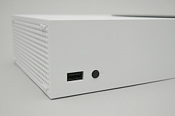 画像ギャラリー No.044のサムネイル画像 / 「Xbox Series X」と「Xbox Series S」を開封してみた。本体デザインと同様に収納方法もシンプルでスッキリ