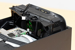 画像ギャラリー No.010のサムネイル画像 / 「Xbox Series X」分解レポート。PS5とは別の方向性でコストのかかった内部構造をチェックしてみた