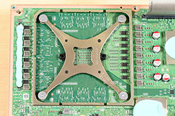 画像ギャラリー No.025のサムネイル画像 / 「Xbox Series X」分解レポート。PS5とは別の方向性でコストのかかった内部構造をチェックしてみた