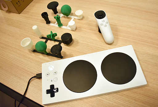 画像ギャラリー No.002のサムネイル画像 / 「Xbox Adaptive Joystick」は，Xboxのアクセシビリティへの考えが詰まったコントローラ用アクセサリ。ドイツで実機をお試し［gamescom］
