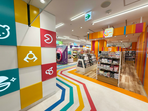 画像ギャラリー No.001のサムネイル画像 / バンダイナムコの体験型ショップ「バンダイナムコ Cross Store」が渋谷にオープン。フィギュアや一番くじ,たまごっちなども勢ぞろい!