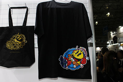 画像ギャラリー No.002のサムネイル画像 / 物販エリアでグッときた魅惑のゲームTシャツを大紹介！　一目で分かる大胆なデザインからマニアックな柄まで勢揃い［TGS2025］