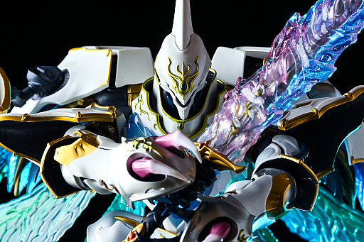 画像ギャラリー No.002のサムネイル画像 / ［レビュー］「METAL BUILD DRAGON SCALE サーバイン（白き秘宝）」ファンタジックで生体感のあるディテールが，唯一無二の存在感