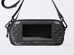 携帯ゲーム機「プレイステーション・ポータブル」（PSP）を模したデザインのクロスボディバッグをZARAが販売中