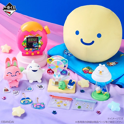 画像ギャラリー No.006のサムネイル画像 / 「一番くじ たまごっち〜ぐるぐる発見！Tamagotchi Paradise！〜」全ラインナップを公開。でかべびまるっちブランケットinクッションなどが登場