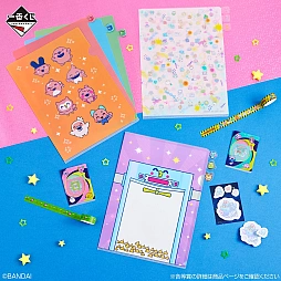 画像ギャラリー No.008のサムネイル画像 / 「一番くじ たまごっち〜ぐるぐる発見！Tamagotchi Paradise！〜」全ラインナップを公開。でかべびまるっちブランケットinクッションなどが登場