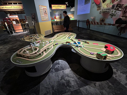 画像ギャラリー No.013のサムネイル画像 / ストロング遊戯博物館で,常設展示「日本のインディーゲーム」がスタート。古今東西のあらゆる"遊び"を保存するその圧倒的なアーカイブ手法と展示哲学とは?
