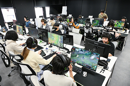 画像ギャラリー No.013のサムネイル画像 / eスポーツを学ぶ高校のリアルな1日。通信制高校「ルネサンス高等学校」池袋キャンパスを密着取材したら,まぶしくて,うらやましかった