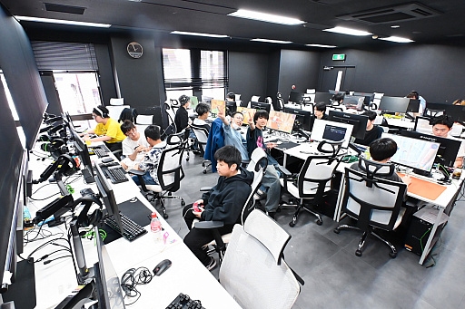 画像ギャラリー No.025のサムネイル画像 / eスポーツを学ぶ高校のリアルな1日。通信制高校「ルネサンス高等学校」池袋キャンパスを密着取材したら,まぶしくて,うらやましかった