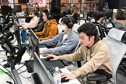 画像ギャラリー No.035のサムネイル画像 / eスポーツを学ぶ高校のリアルな1日。通信制高校「ルネサンス高等学校」池袋キャンパスを密着取材したら,まぶしくて,うらやましかった