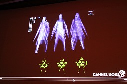 画像ギャラリー No.028のサムネイル画像 / ［CEDEC 2015］インタラクティブアートがエンターテイメントの世界に進出。2日めの基調講演「Data Art and Entertainment」をレポート