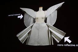 画像ギャラリー No.031のサムネイル画像 / ［CEDEC 2015］インタラクティブアートがエンターテイメントの世界に進出。2日めの基調講演「Data Art and Entertainment」をレポート