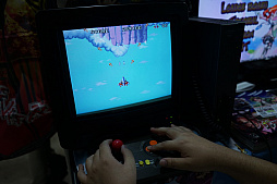 画像ギャラリー No.004のサムネイル画像 / ［TGS 2018］X68000用の新作STG「ヴァリストレスナルト」を紹介。レトロな風吹く幕張メッセで一際異彩を放つ「実機用」ソフト