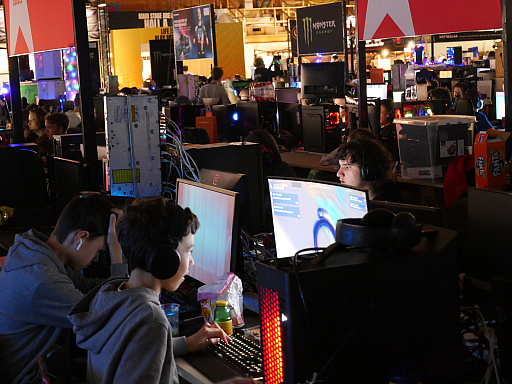画像ギャラリー No.008のサムネイル画像 / 「DreamHack Winter 2022」フォトレポート。盛り上がるLANパーティーやエキスポの様子を紹介