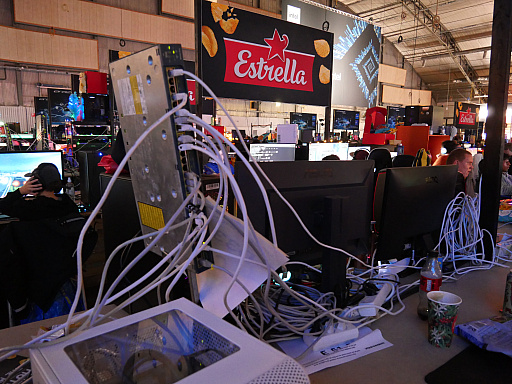 画像ギャラリー No.010のサムネイル画像 / 「DreamHack Winter 2022」フォトレポート。盛り上がるLANパーティーやエキスポの様子を紹介