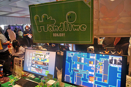 画像ギャラリー No.001のサムネイル画像 / 自分自身の手で遊ぶ個性派ゲーム「Handlime」レポート。指を足がわりに地面を這い，ピースサインで扉を開け［BitSummit］