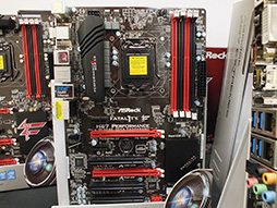 画像ギャラリー No.008のサムネイル画像 / ASRockがIntel 8シリーズ搭載マザーボードを公開。ゲーム機やタブレットの映像を出力する機能をマザーボードに搭載