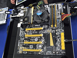 画像ギャラリー No.012のサムネイル画像 / ASRockがIntel 8シリーズ搭載マザーボードを公開。ゲーム機やタブレットの映像を出力する機能をマザーボードに搭載