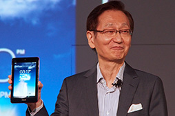 画像ギャラリー No.007のサムネイル画像 / ［COMPUTEX］Atom搭載タブレットにして，Core i7搭載ノートPC，そしてデスクトップPC。ASUS「Transformer Book Trio」速報