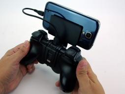 画像ギャラリー No.004のサムネイル画像 / AndroidスマホをPS3用コントローラにドッキングできるアタッチメントが発売
