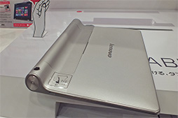 画像ギャラリー No.005のサムネイル画像 / Lenovo,持たずに使えるスタンド付きAndroidタブレット「YOGA TABLET」を発表。国内展開予定のゲーマー向けPCもちら見せ