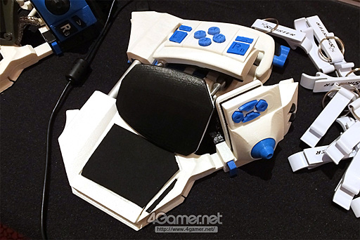 画像ギャラリー No.002のサムネイル画像 / ［CES 2014］ボタンやアナログスティックの配置そのものをカスタマイズできる左手用キーパッド「Sinister」が登場