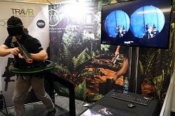 画像ギャラリー No.001のサムネイル画像 / ［CES 2014］キャラクターとの一体感が味わえる体感型VRデバイスの決定版？ Virtuix「Omni」のデモプレイムービーを掲載