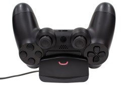 画像ギャラリー No.004のサムネイル画像 / アンサー，縦置きスタンドなどPS4用周辺機器6製品を2月22日発売