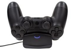 画像ギャラリー No.005のサムネイル画像 / アンサー，縦置きスタンドなどPS4用周辺機器6製品を2月22日発売
