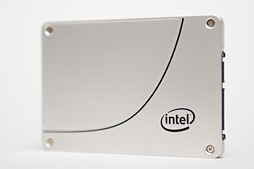 画像ギャラリー No.002のサムネイル画像 / Intelの新しいPC向けSSD「SSD 730」を試す。データセンター向けSSDをPC向けにチューンしたモデルは,日常的な用途で速かった