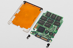 画像ギャラリー No.008のサムネイル画像 / Intelの新しいPC向けSSD「SSD 730」を試す。データセンター向けSSDをPC向けにチューンしたモデルは,日常的な用途で速かった