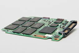 画像ギャラリー No.031のサムネイル画像 / Intelの新しいPC向けSSD「SSD 730」を試す。データセンター向けSSDをPC向けにチューンしたモデルは,日常的な用途で速かった