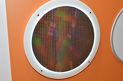 画像ギャラリー No.012のサムネイル画像 / ［GTC 2014］NVIDIAのHMD「Near-Eye LFD」に注目集まるGTC 2014展示会場。次世代GPU「Pascal」で使う3次元メモリも披露