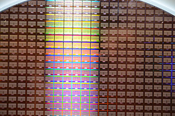 画像ギャラリー No.013のサムネイル画像 / ［GTC 2014］NVIDIAのHMD「Near-Eye LFD」に注目集まるGTC 2014展示会場。次世代GPU「Pascal」で使う3次元メモリも披露