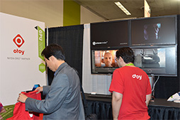 画像ギャラリー No.017のサムネイル画像 / ［GTC 2014］NVIDIAのHMD「Near-Eye LFD」に注目集まるGTC 2014展示会場。次世代GPU「Pascal」で使う3次元メモリも披露